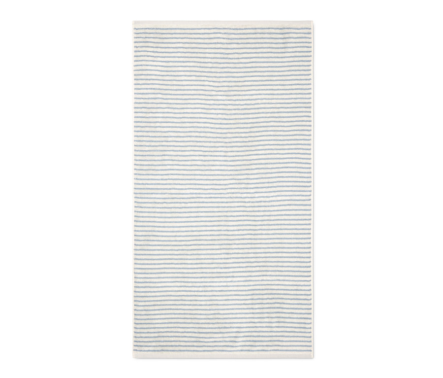 Mavi çizgili banyo havlusu.