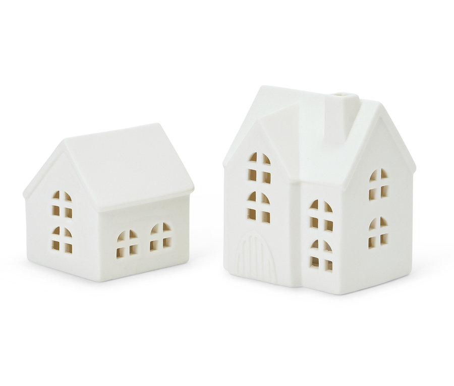 Pencereli iki beyaz seramik ev.