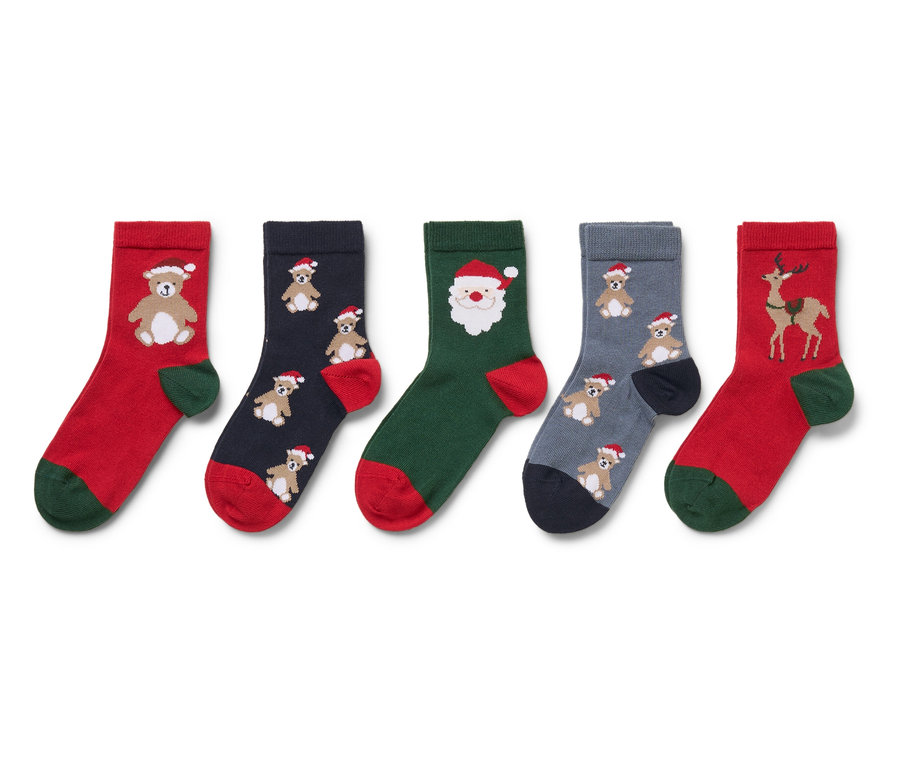 Ayıcık, Noel Baba ve geyik gibi farklı tasarımlara sahip beş çift çocuk Noel çorabı.
