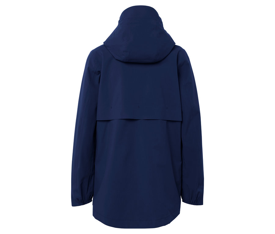 Kapüşonlu lacivert bir ceketin arka görünümü.