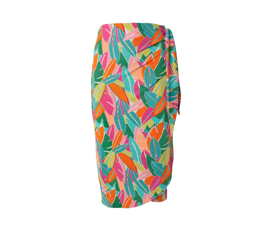 Renkli yaprak desenli dolama jarse eteğin yakın çekim detayı.