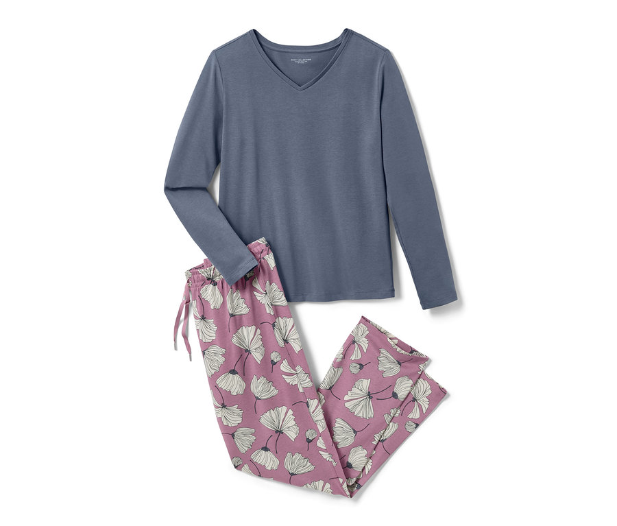 Mavi uzun kollu pijama ve çiçek desenli pantolon.