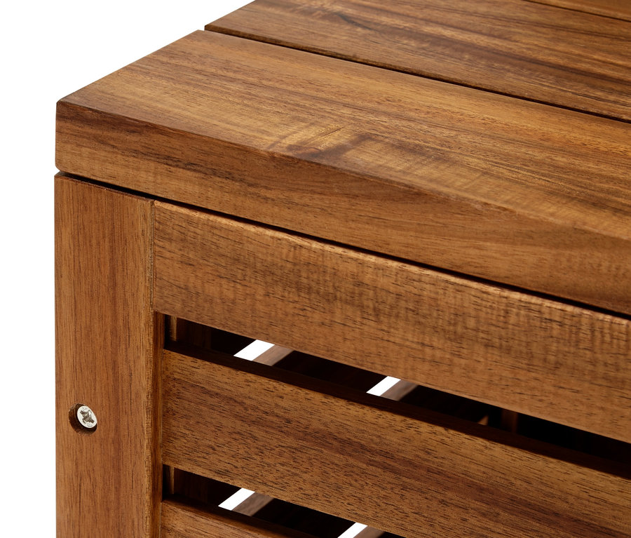 Depolama alanlı balkon bankının yan tarafının detay görüntüsü. 