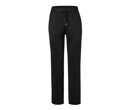 Siyah jogger pantolon.