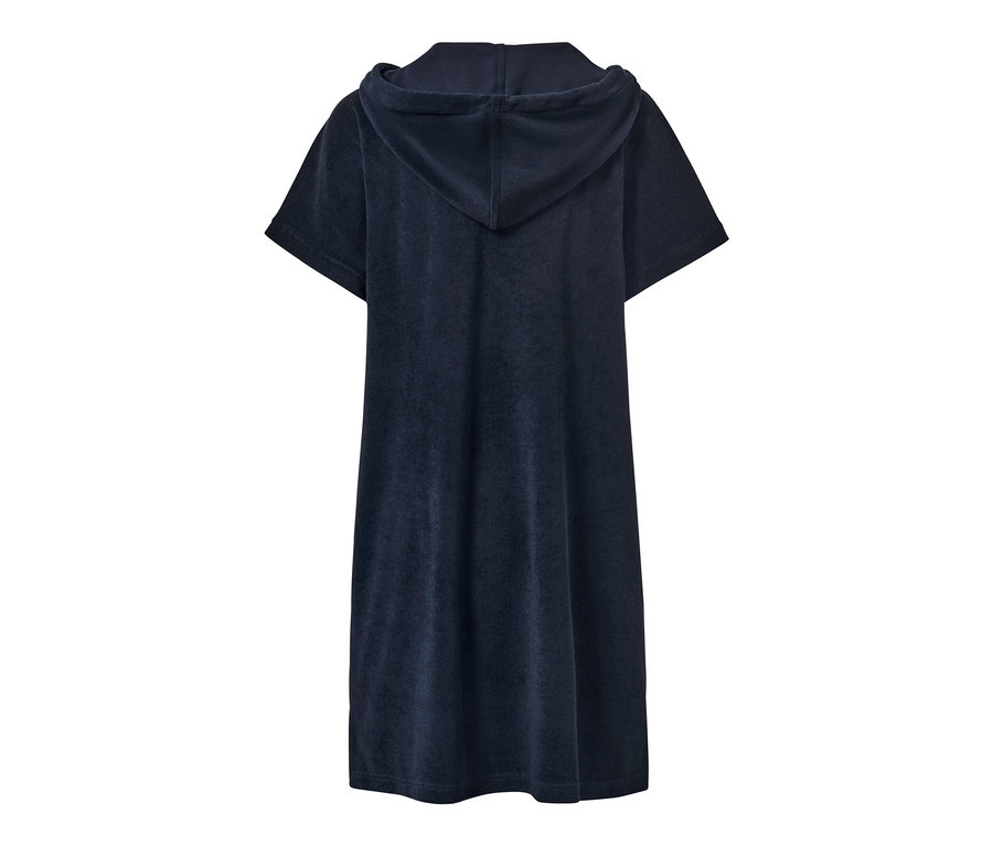 Kapüşonlu mavi havlu kumaş plaj elbisesi.