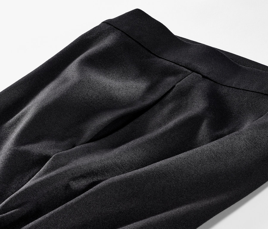 Siyah Konfor Jersey Pantolonun yakın çekimi