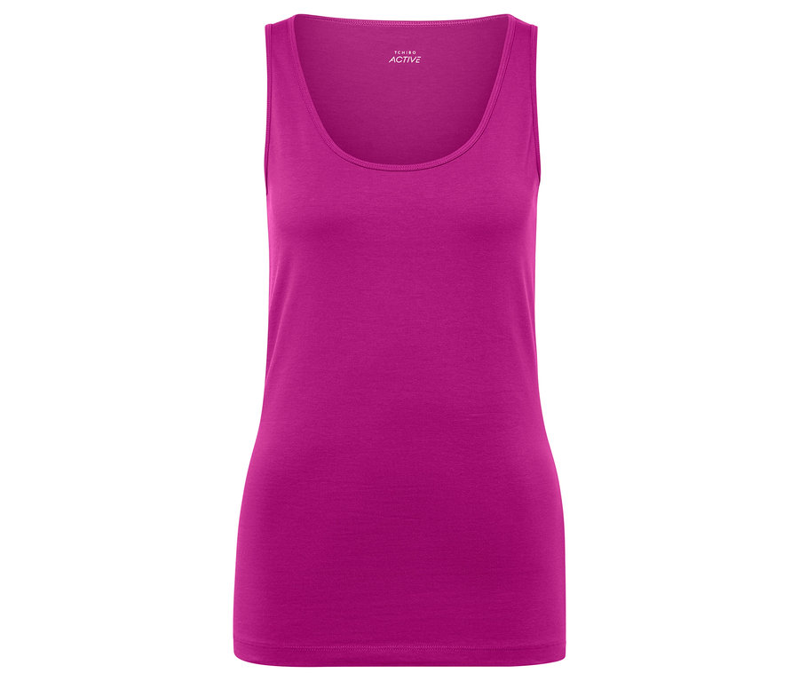 Mor renkli bir kadın atletinin yakın çekim görüntüsü.