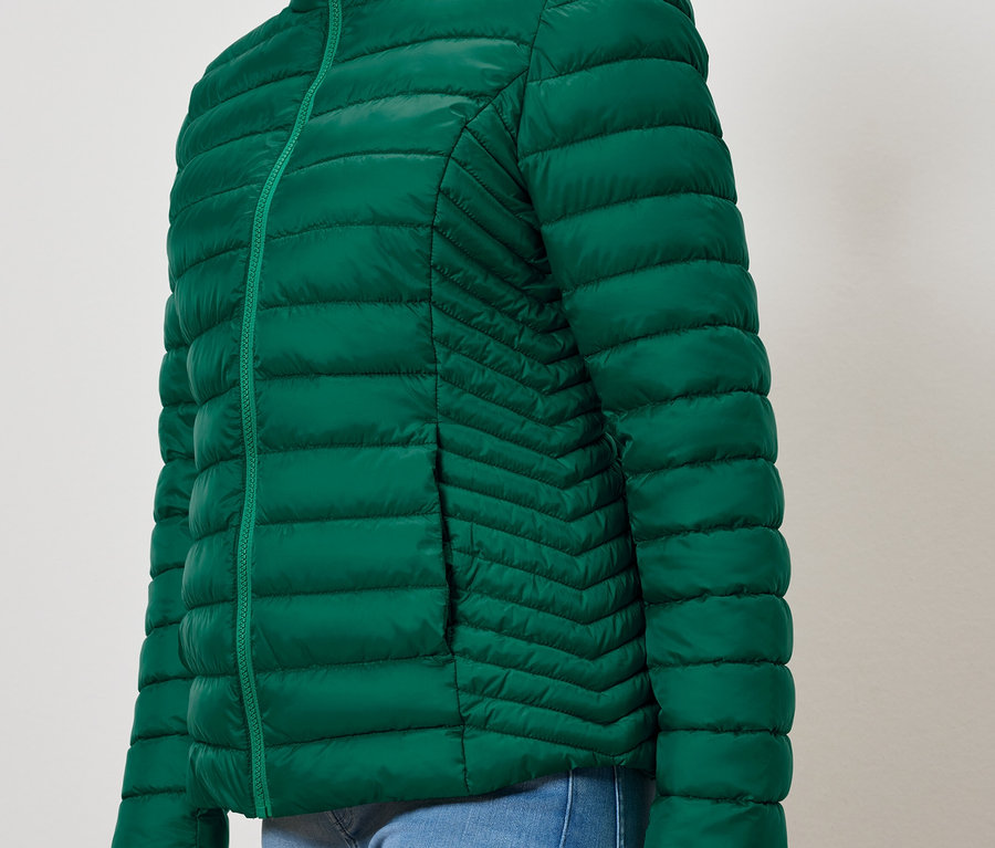 Cepli, yeşil, kapitone mont.