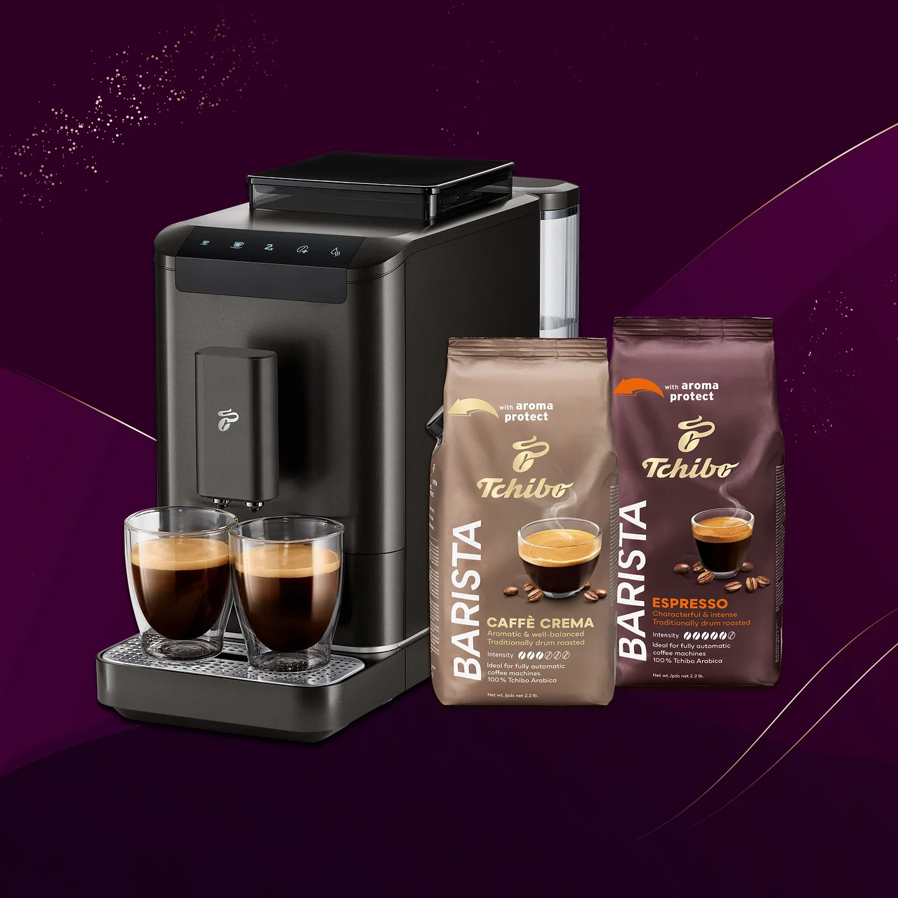 Bir kahve makinesi, iki fincan kahve ve iki paket Tchibo Barista kahvesinin yanında duruyor.
