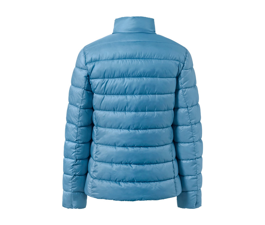 Kapitone montun arka detay görünümü.