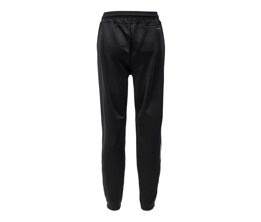 Siyah antrenman pantolonu.