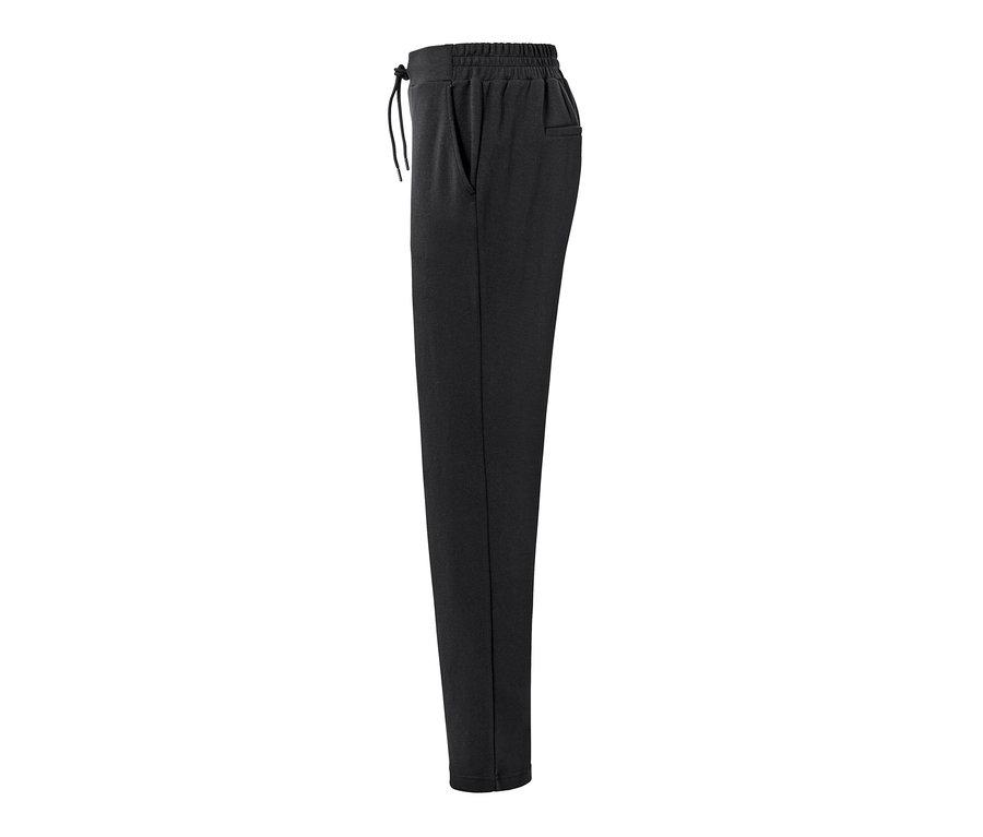 Büzgülü, siyah jogger pantolon.