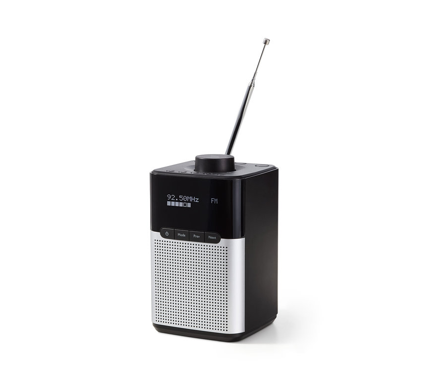 Gümüş çerçeveli ve anteni uzatılmış Bluetooth® özellikli siyah DAB+/FM Dijital Radyo.