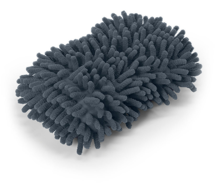 Gri renkte mikrofiber şönil kıllı bir toz bezi beyaz bir zemin üzerinde duruyor.