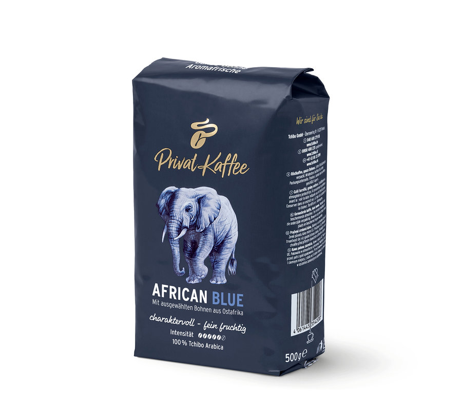 Fil temalı Privat Kaffee African Blue - 500 g Çekirdek kahve paketi görülüyor.