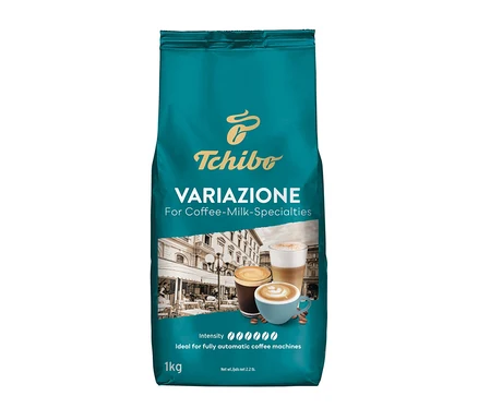 Kahve spesiyallerinin resimleriyle bir paket Tchibo Variazione kahve çekirdekleri.