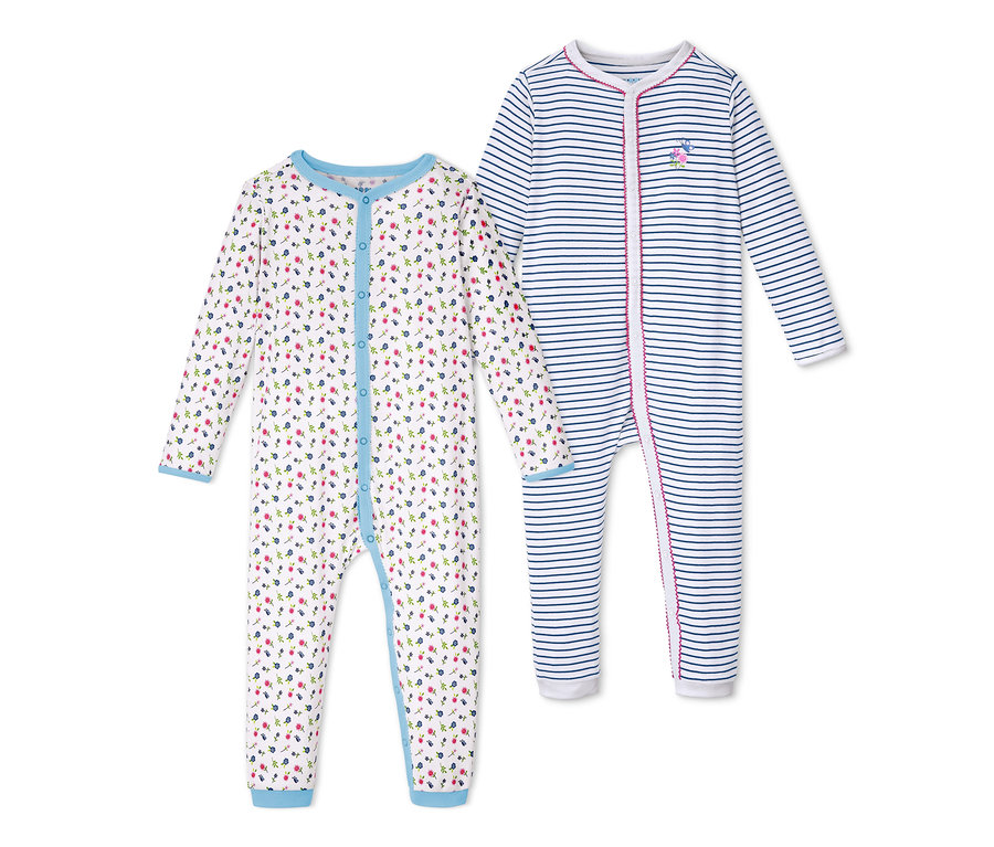 İki adet uzun kollu pijama takımı. Biri renkli desenli beyaz, diğeri çizgili.