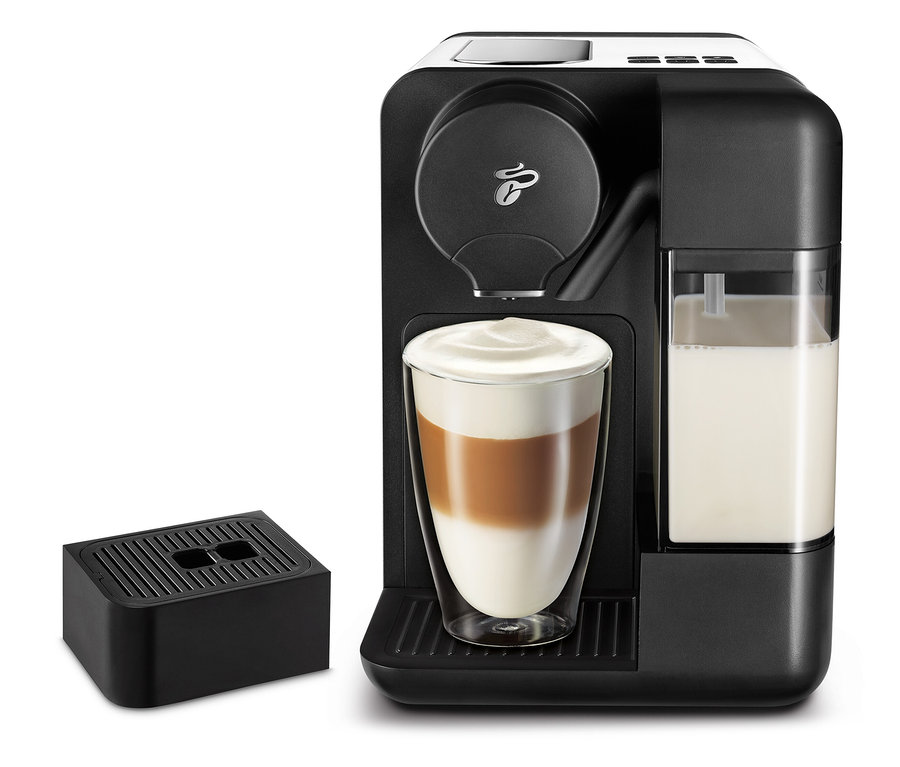 Siyah kahve makinesi, Cafissimo milk, Beyaz ve bir bardak latte ile birlikte.