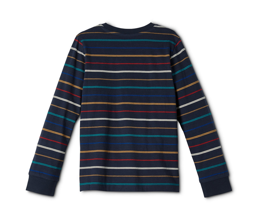 Çizgili uzun kollu pijama.