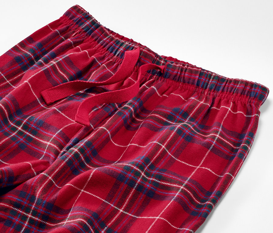 Kırmızı ekose desenli çocuk flanel pijama altı detayı.