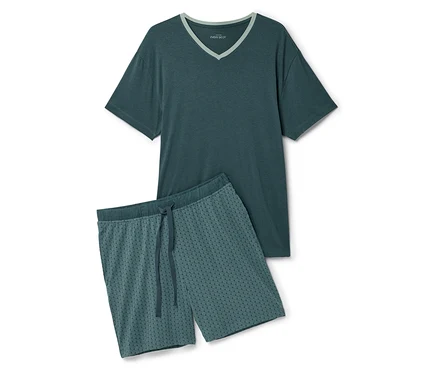 Geometrik desenli şort ve kısa kollu tişört içeren lacivert pijama takımı.