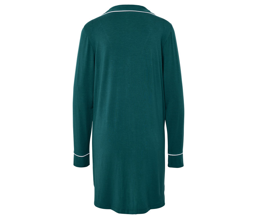 Beyaz biyeli, uzun kollu, koyu yeşil gecelik.