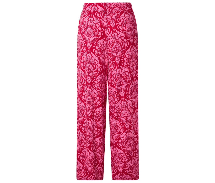 Açık pembe çiçek desenli uzun, kırmızı pantolon.
