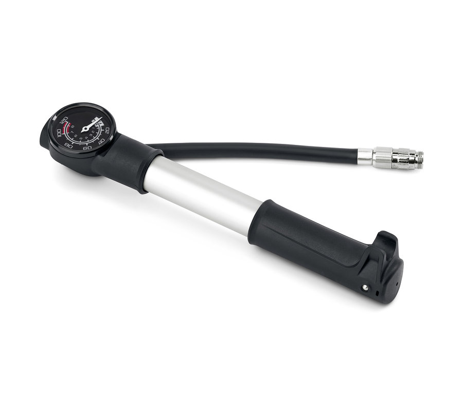 Beyaz bir arka plan üzerinde siyah ve gümüş renkli Çift Taraflı Mini Pompa.