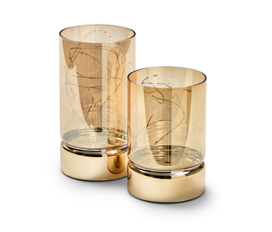 İki adet altın rengi LED cam mumluk.