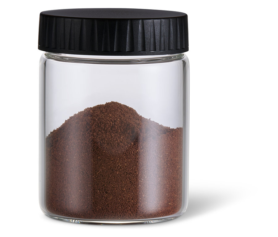 Şarjlı kahve değirmeninde çekilmiş kahve.