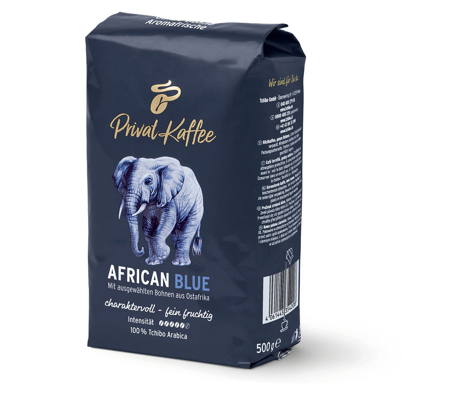 Fil temalı Privat Kaffee African Blue - 500 g Çekirdek kahve paketi görülüyor.