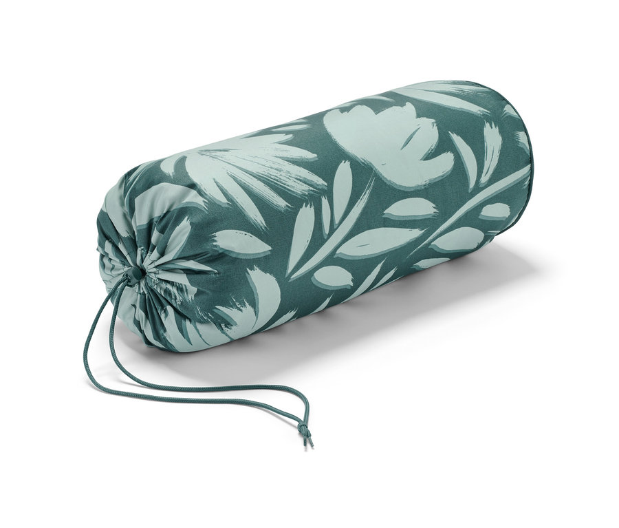 Çiçek desenli, rulo şeklinde seyahat yatağı seti.