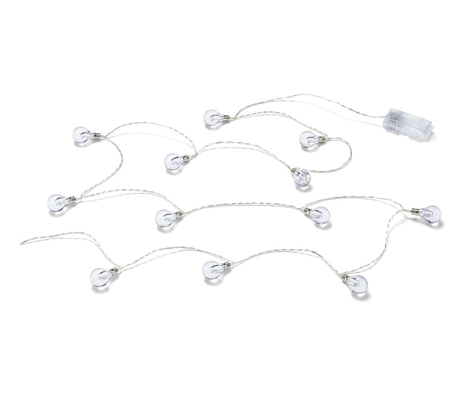 Beyaz arka planda ampulleri olan LED Işık Zinciri.