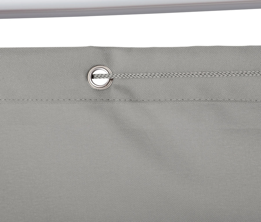 Metal halkası ve kordonu olan gri balkon paravanı detayı.