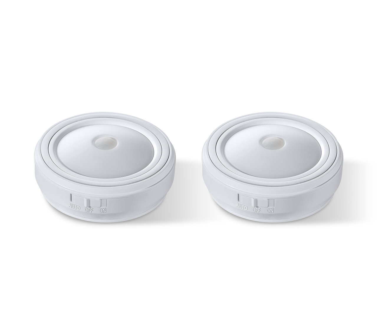 Beyaz bir arka plan üzerinde iki adet LED Çok Fonksiyonlu Fener.