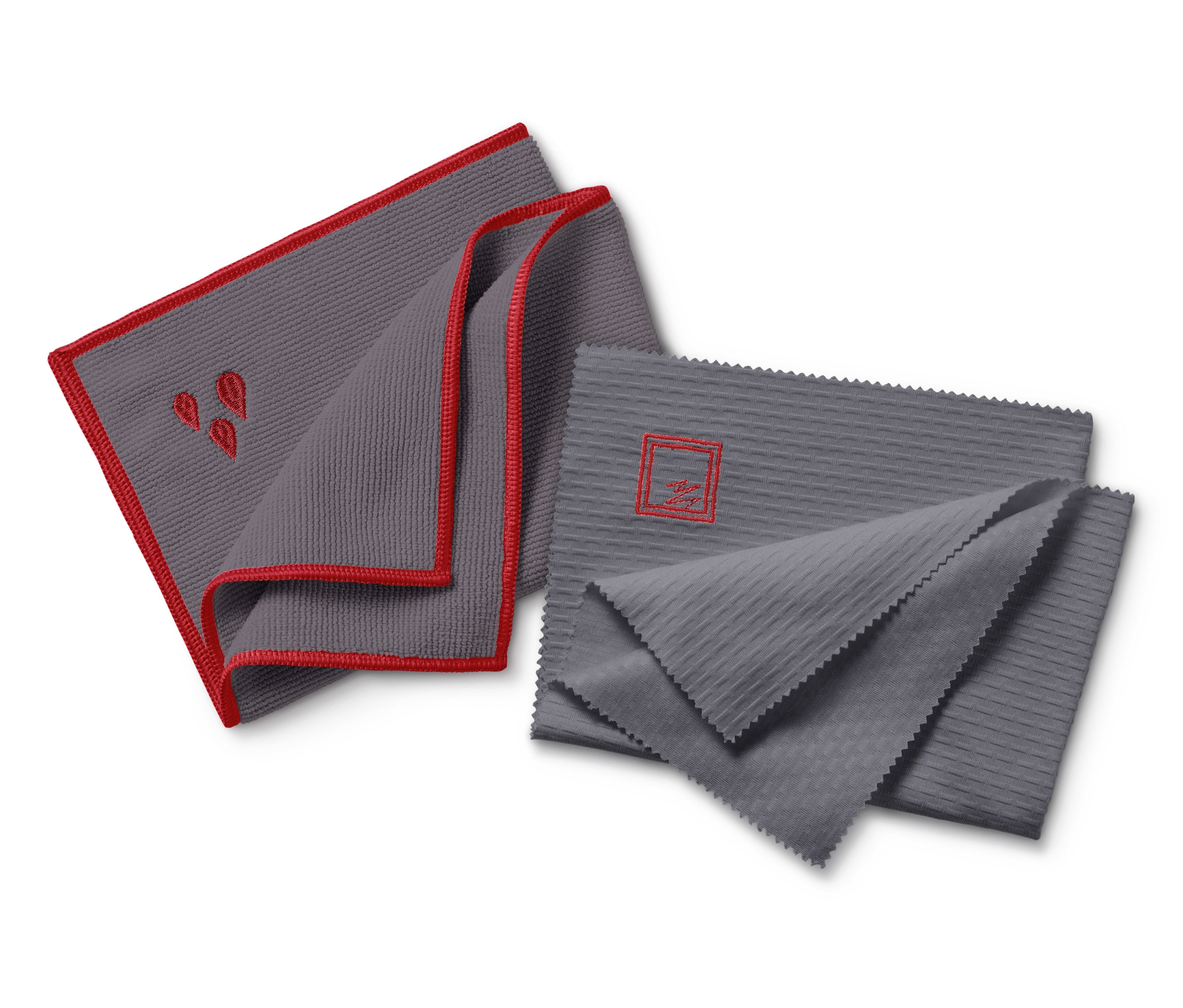 Temizlik bezi setinden iki adet gri bez. Kırmızı kenarlı ve damla işlemeli bir cam bezi. Bir parlatma bezi.