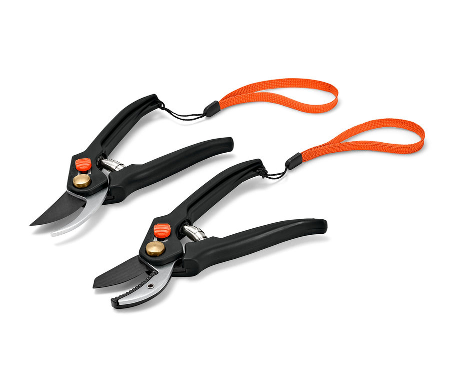 İki adet bahçe makası.