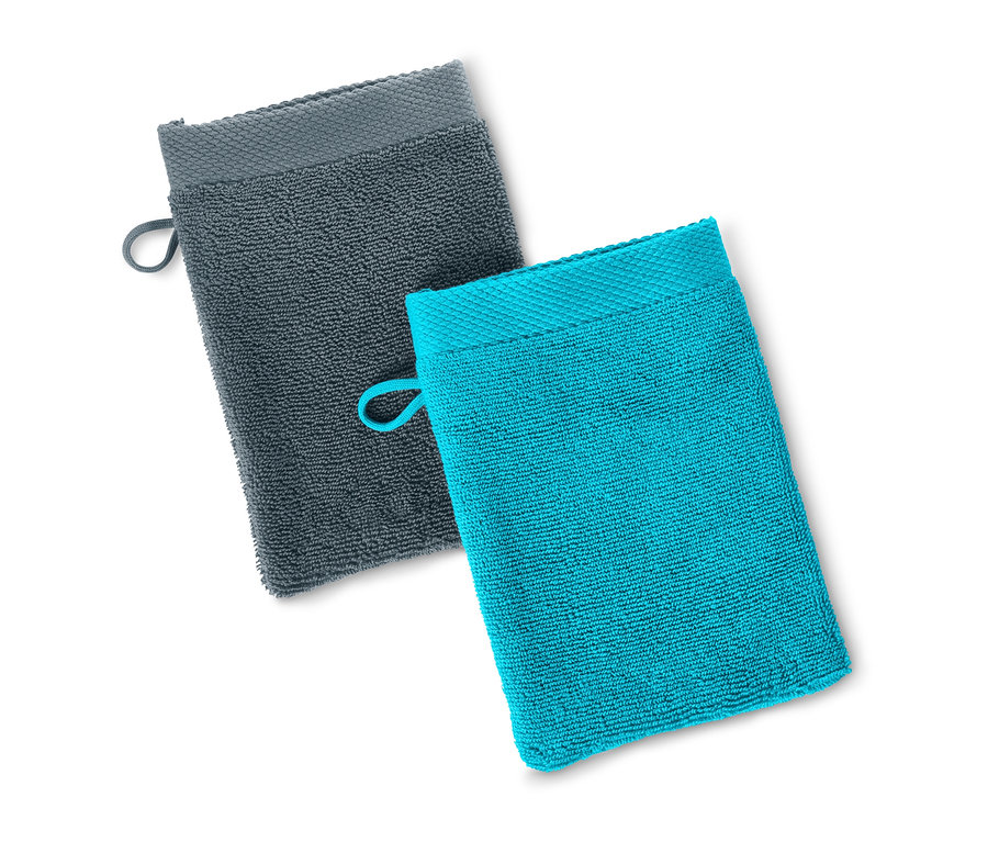 Biri antrasit, diğeri turkuaz olmak üzere iki adet organik pamuklu banyo lifi.