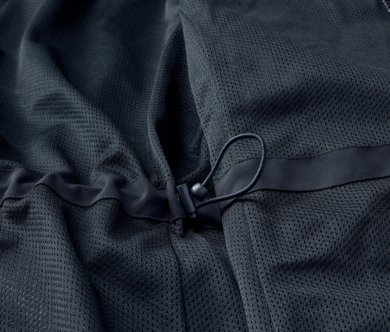 Lacivert renkli 3'ü 1 arada outdoor montun detayı.