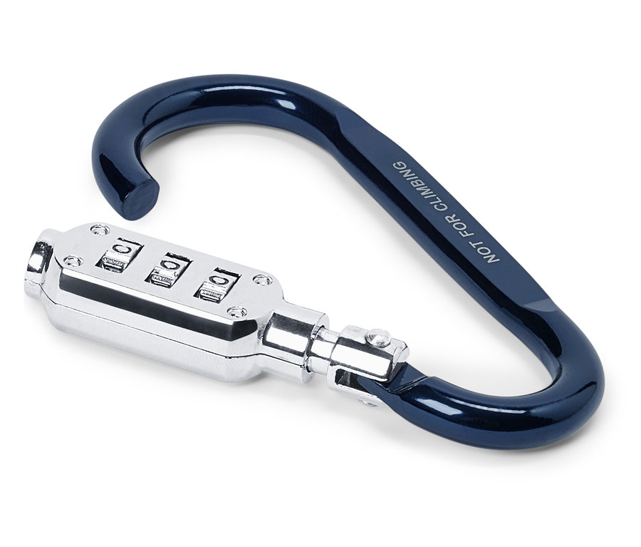 Üzerinde "Tırmanış İçin Değildir" yazan, şifreli kilidi olan mavi karabina beyaz bir arka plan üzerinde duruyor.