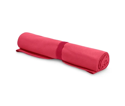 Rulo yapılmış, yaklaşık 50 x 100 cm boyutlarında outdoor havlu.