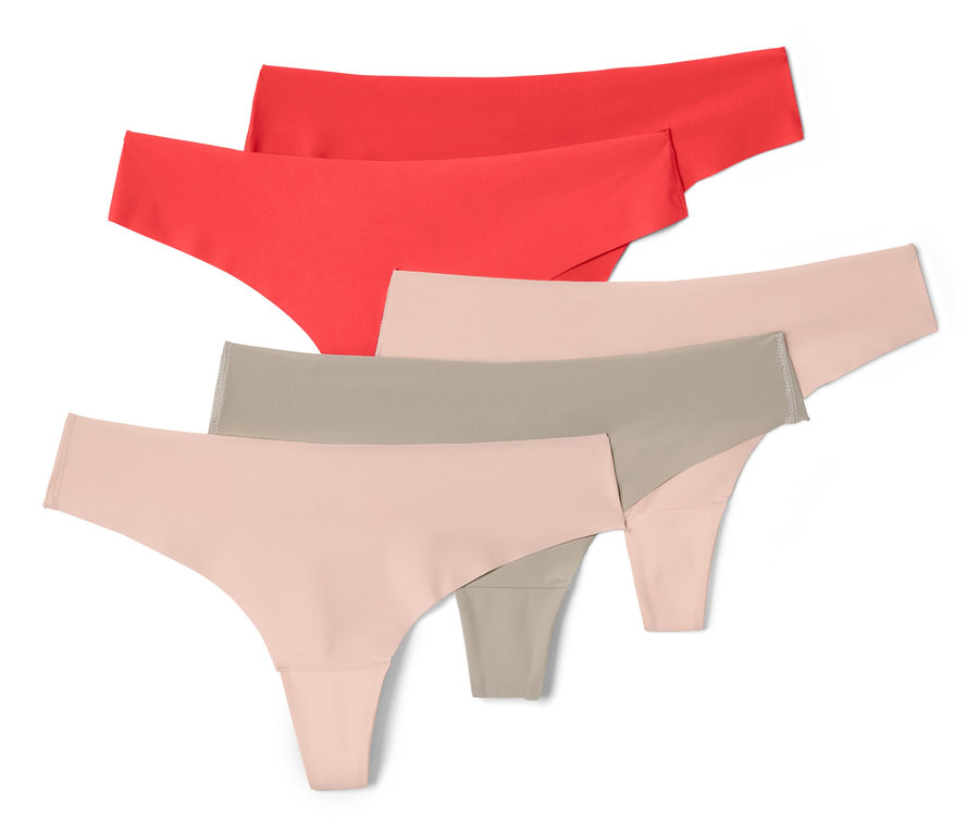 Kırmızı, bej ve gri renklerdeki dört adet Magic Cut string üst üste duruyor.