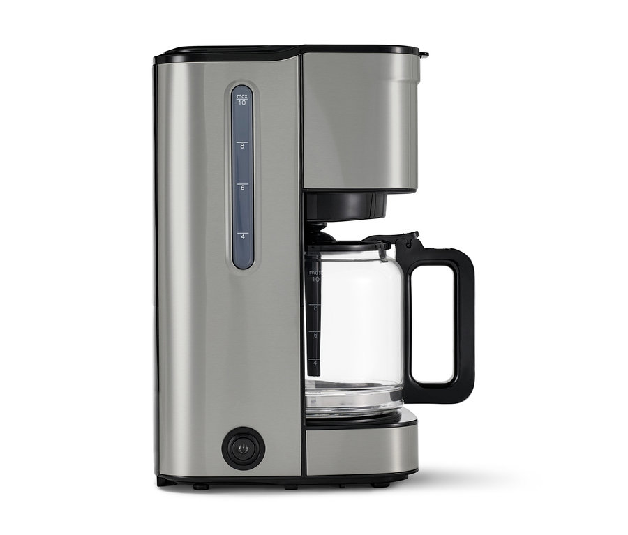 Gümüş renkli »Let's Brew Elegant« Filtre Kahve Makinesi. Kahve makinesinin cam bir sürahisi vardır.