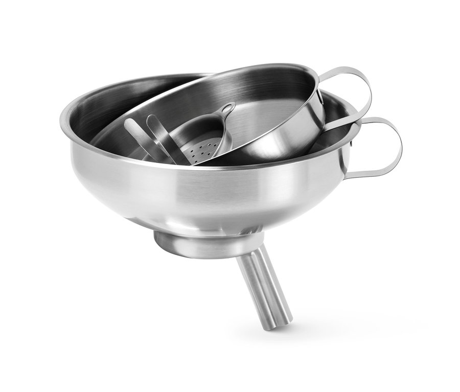 Paslanmaz Çelik Huni Seti: Üç farklı boyutta paslanmaz çelik huniler iç içe istiflenmiş.