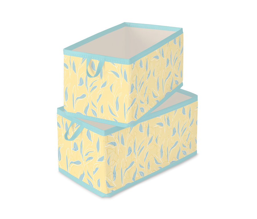 İki adet orta boy çekmece düzenleme kutusu üst üste duruyor. Kutular sarı renkli, mavi yapraklı ve açık mavi kenarlı.