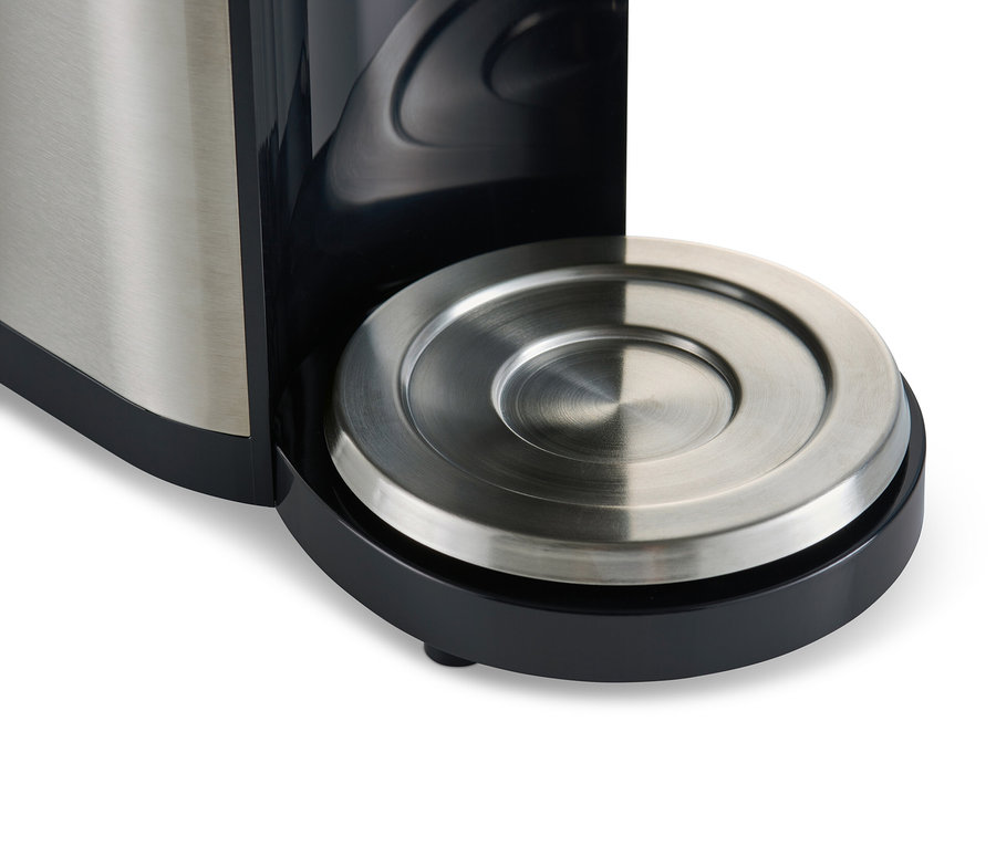 Tartılı, elektrikli kahve değirmeninin yakından görünümü.