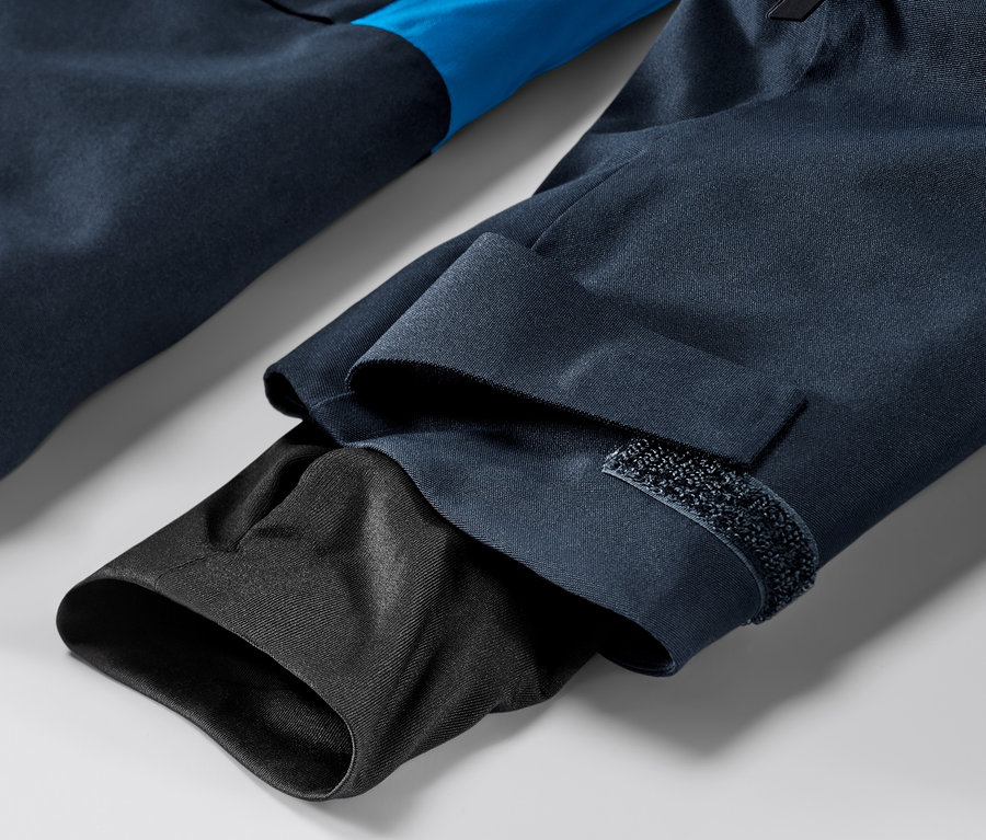 Mavi kayak montunun detayı.