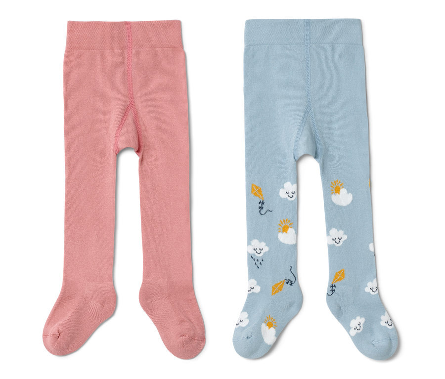 İki adet küçük çocuk külotlu çorap, biri pembe diğeri bulut desenli mavi.