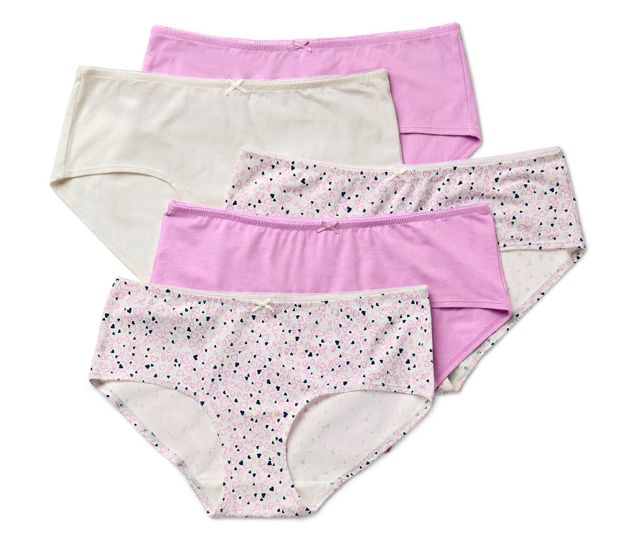 Farklı renk ve desenlerdeki beş kadın külodu üst üste duruyor.