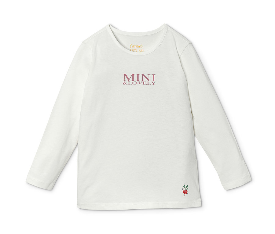 Üzerinde MINI & LOVELY yazısı ve turp resmi olan beyaz uzun kollu tişört.